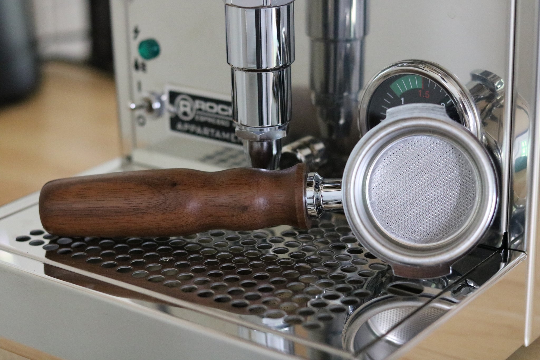 Porte-filtre en bois (58mm) – Atelier Caféco